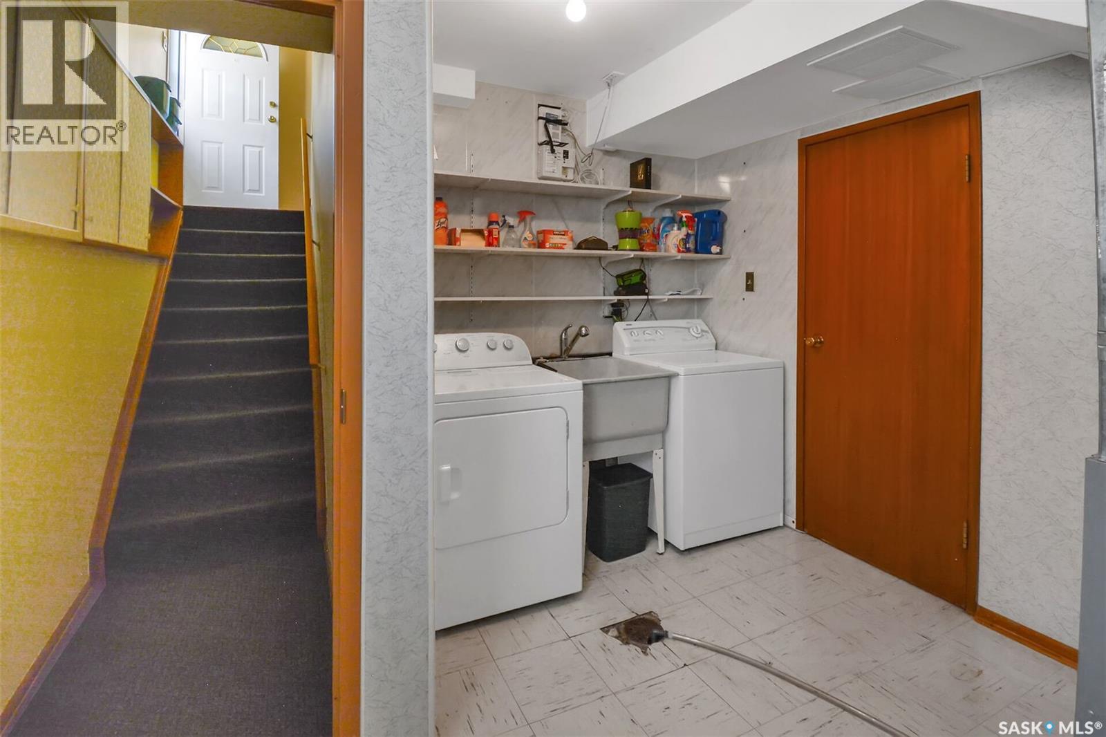 Saskatoon Eastview 合法双拼投资物业 5卧2卫 月租$4000 - 16
