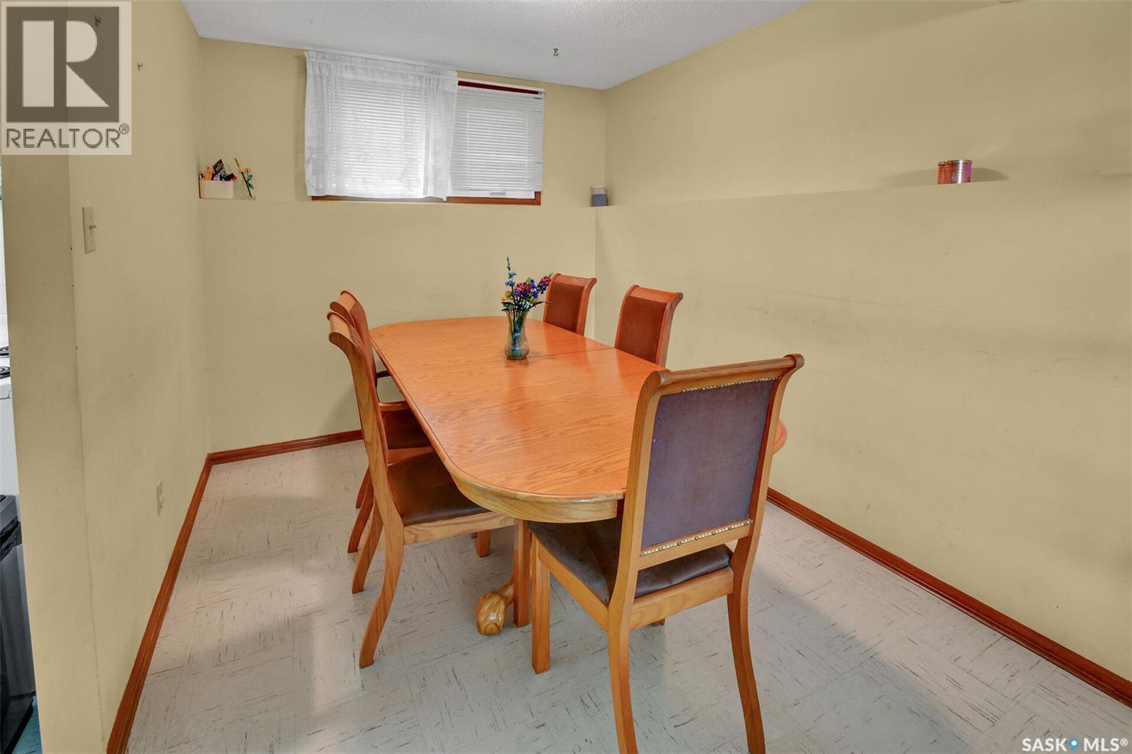 Saskatoon Eastview 合法双拼投资物业 5卧2卫 月租$4000 - 20