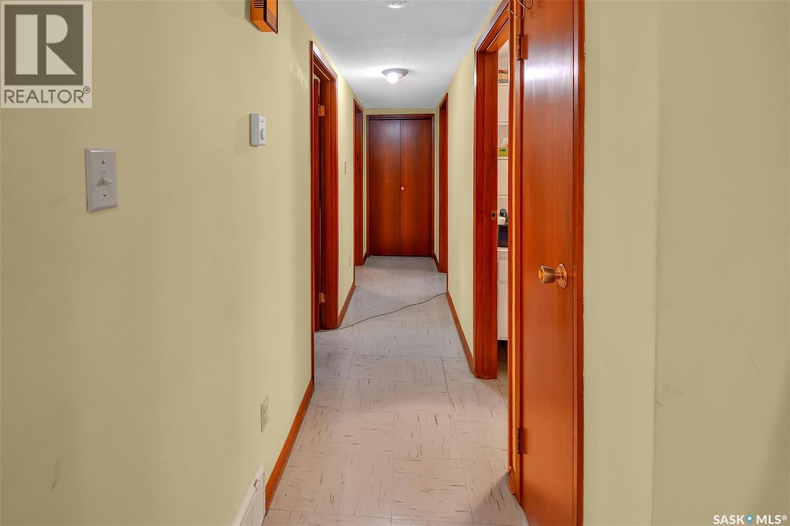 Saskatoon Eastview 合法双拼投资物业 5卧2卫 月租$4000 - 23