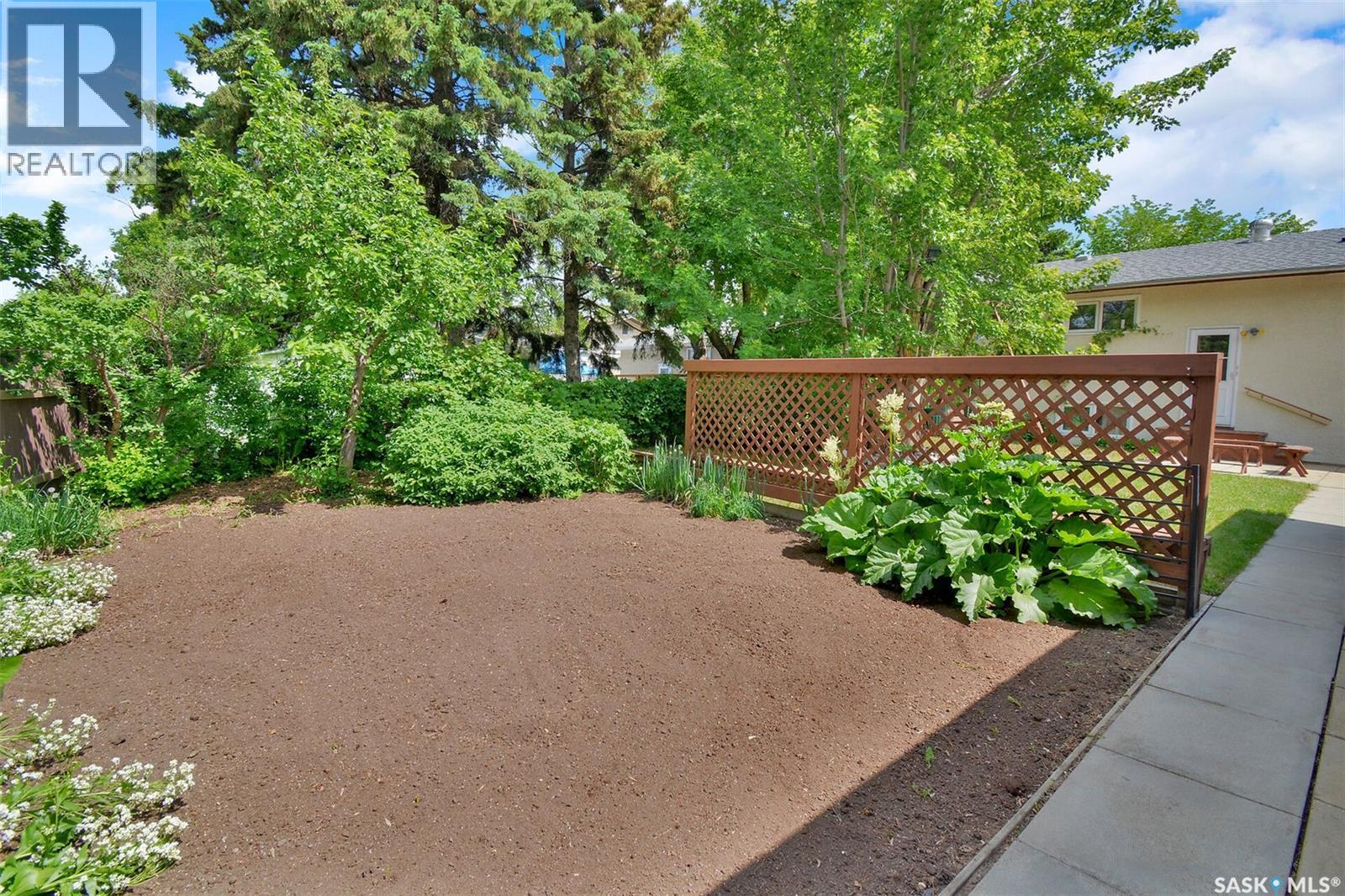 Saskatoon Eastview 合法双拼投资物业 5卧2卫 月租$4000 - 28