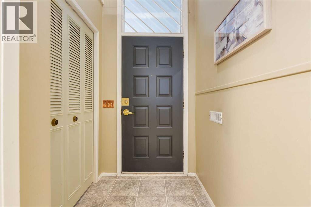Row / Townhouse for Sale in 10, 3302 50 Street NW|Calgary, Alberta T3A2C6 2