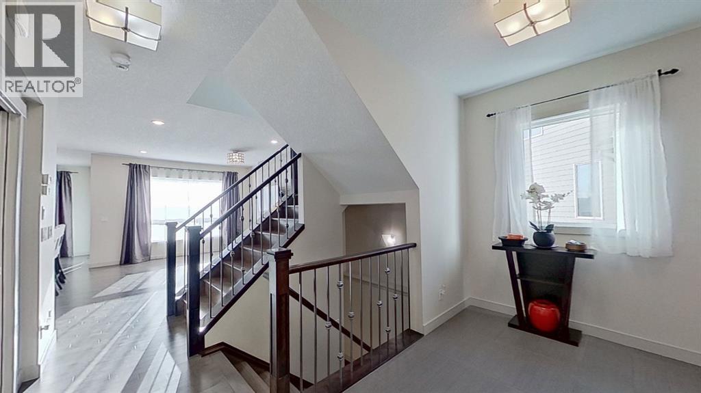 House for Sale in 78 Cranarch View SE|Calgary, Alberta T3M2J3 2