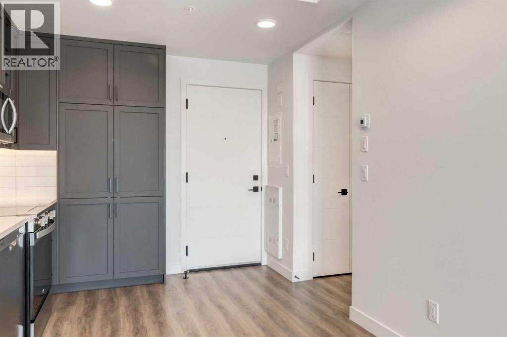 Apartment for Sale in 426, 3107 Warren Street NW|Calgary, Alberta T3B0M2 5
