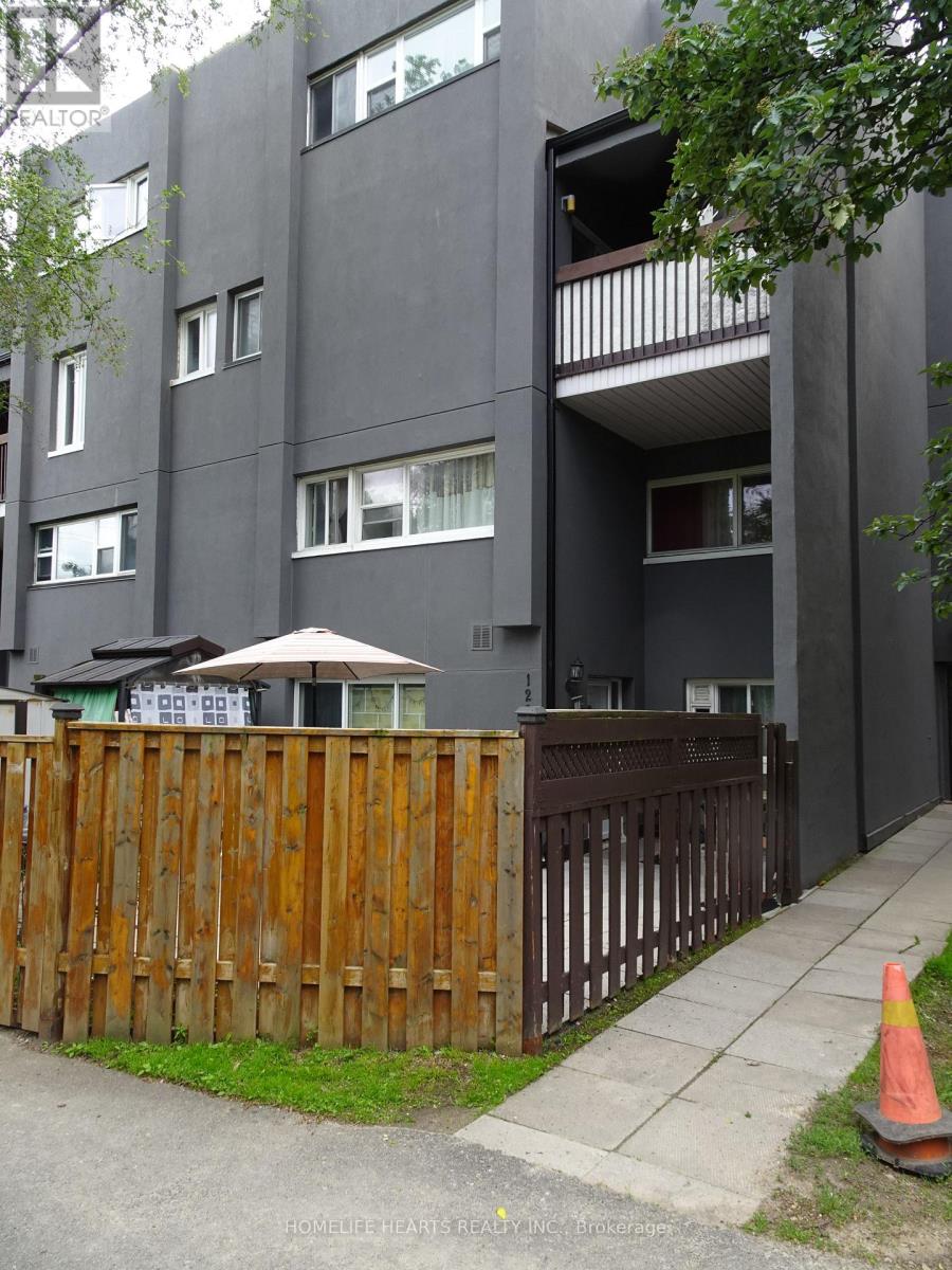 Row / Townhouse for Sale in 122 - 3040 CONSTITUTION BOULEVARD|Mississauga (Applewood), Ontario L4Y3X7
