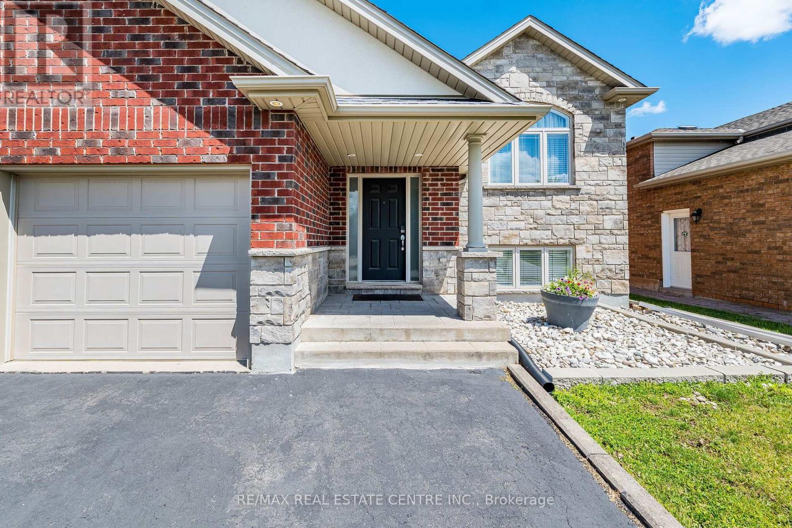 For sale: 8493 GLAVCIC DRIVE, Niagara Falls (Forestview), Ontario
