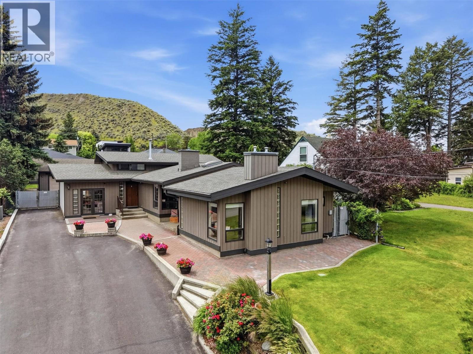 2245 CRESCENT Drive, Kamloops, British Columbia V2C4S7