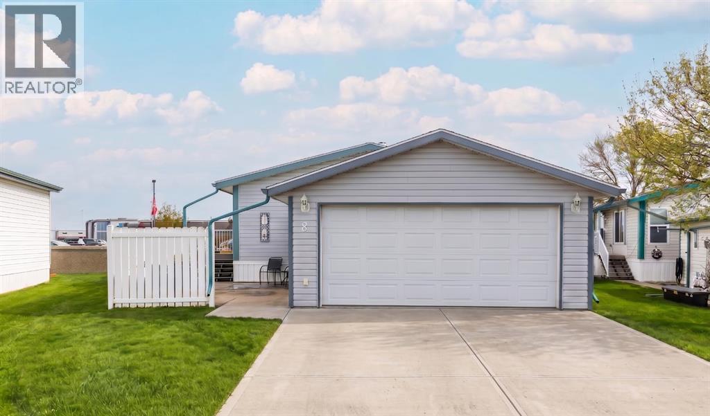 8, 1600 Strachan Road SE, Medicine Hat, Alberta T1B4M3