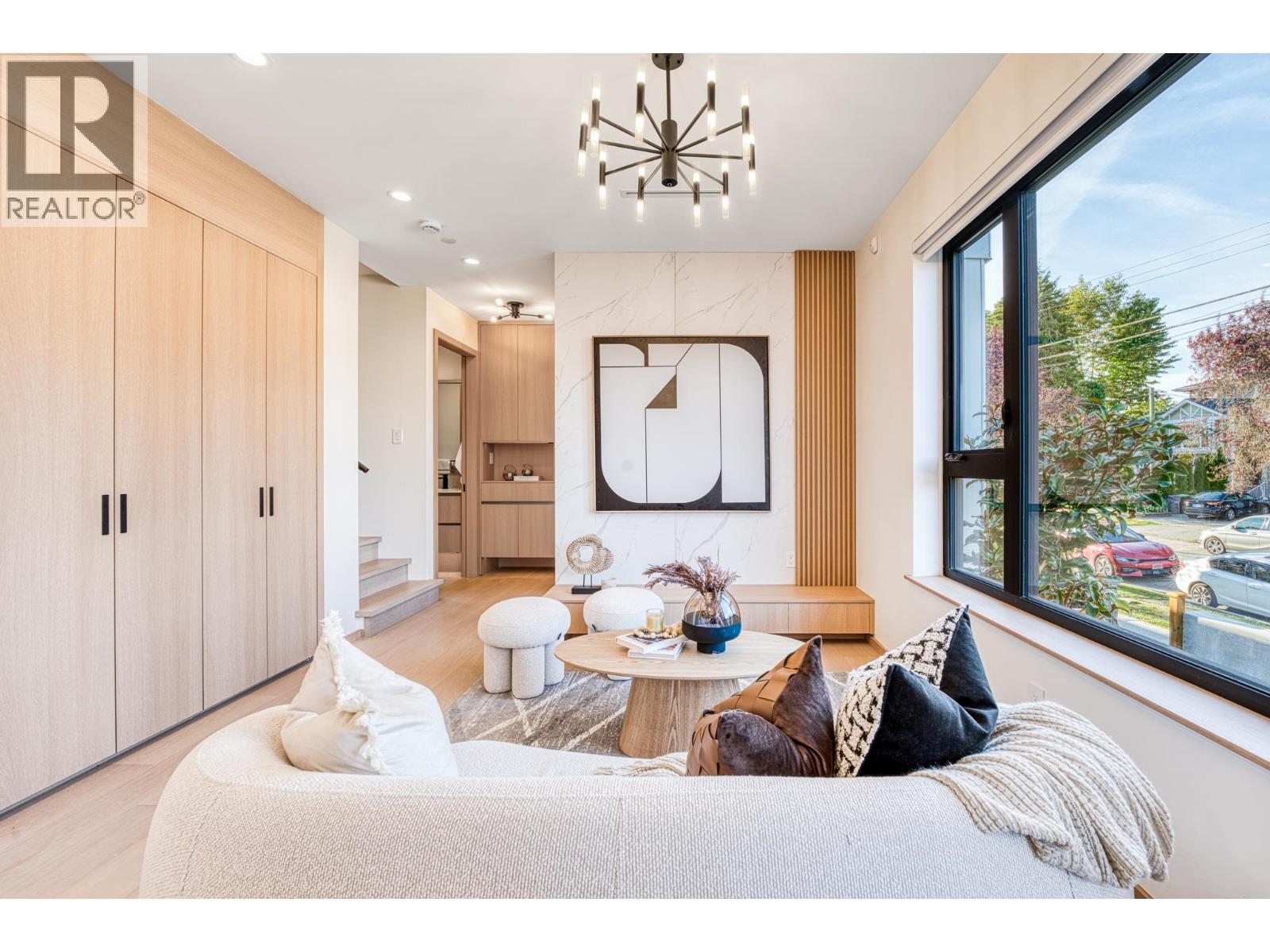 For sale: 1 968 E 55TH AVENUE, Vancouver, British Columbia V5X1N9