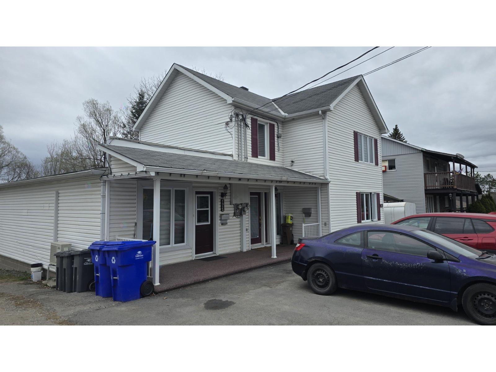 792-794 Av. de Buckingham, Gatineau (Buckingham), Quebec J8L2H8