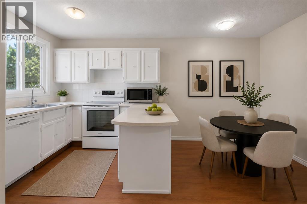 Row / Townhouse for Sale in 37, 630 Sabrina Road SW|Calgary, Alberta T2W2N7 5