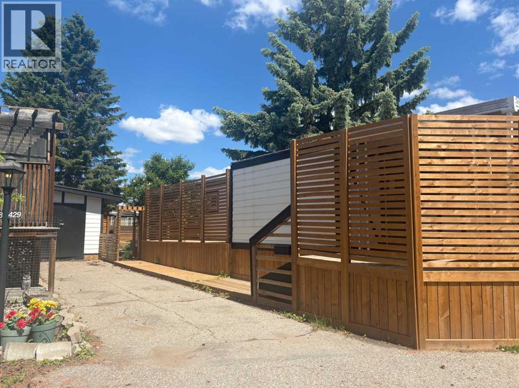 Mobile Home for Sale in 429, 3223 83 Street NW|Calgary, Alberta T3B5P2 2