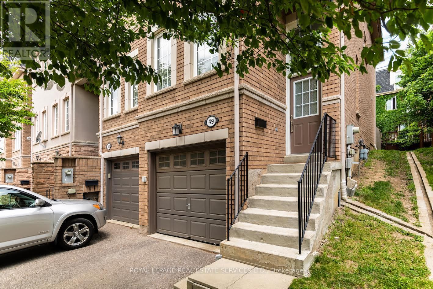 Row / Townhouse for Sale in 49 - 435 HENSALL CIRCLE|Mississauga (Cooksville), Ontario L5A4P1 2