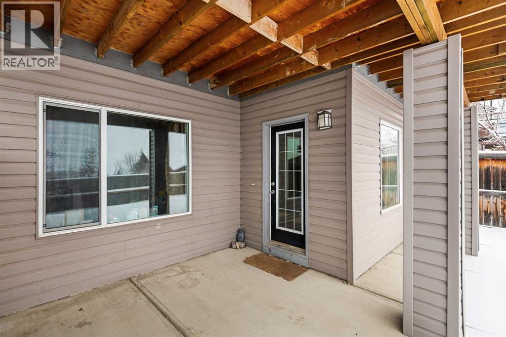 House for Sale in 79 Pantego Way NW|Calgary, Alberta T3k0K6 4