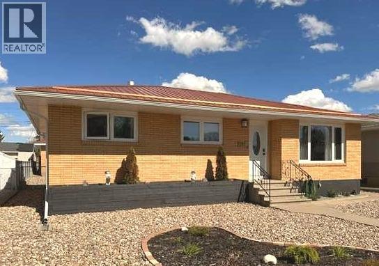 2231 20 Avenue SE, Medicine Hat, Alberta T1A3Y8