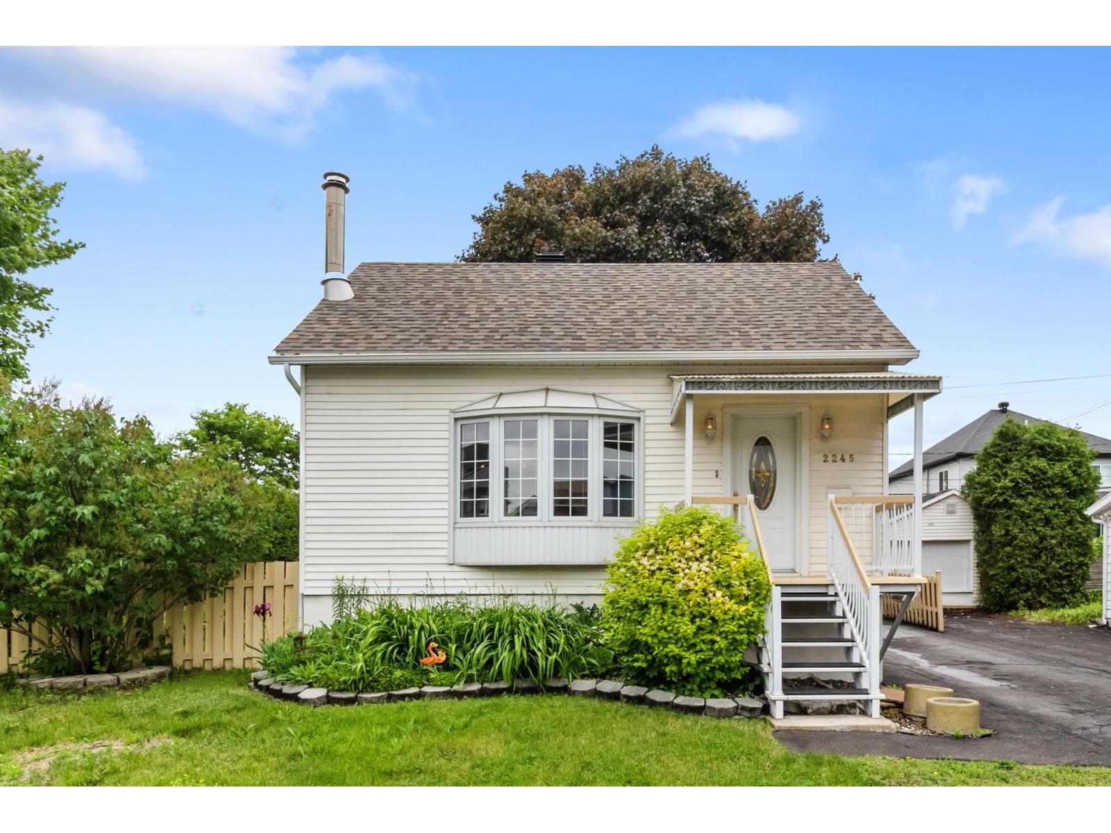 2245 Rue Ste-Marguerite, Longueuil (Le Vieux-Longueuil), Quebec J4K3E2
