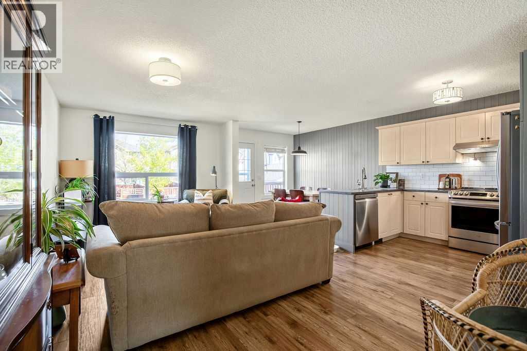 House for Sale in 20 Covepark Close NE|Calgary, Alberta T3K5R3 3