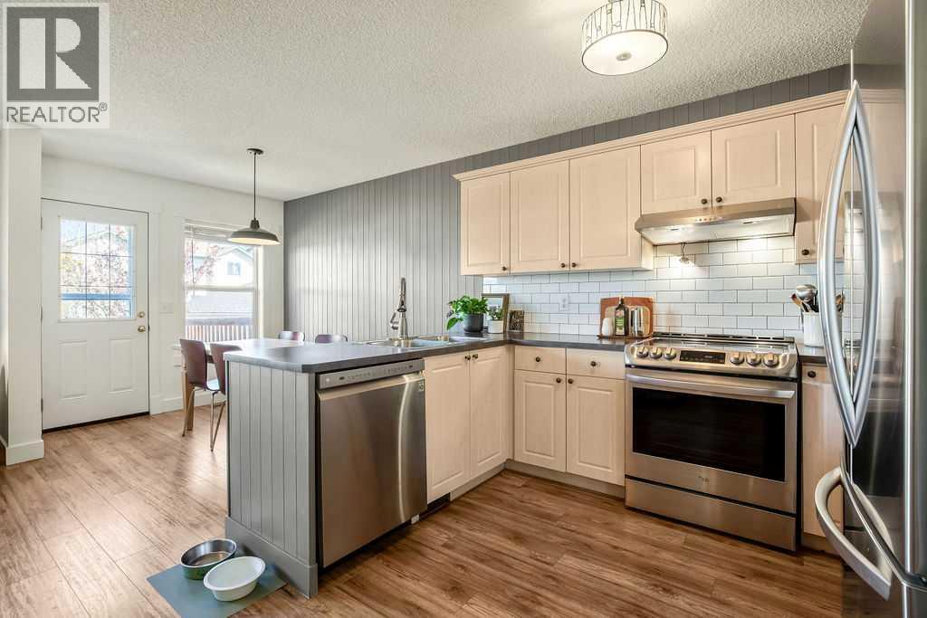 House for Sale in 20 Covepark Close NE|Calgary, Alberta T3K5R3 2