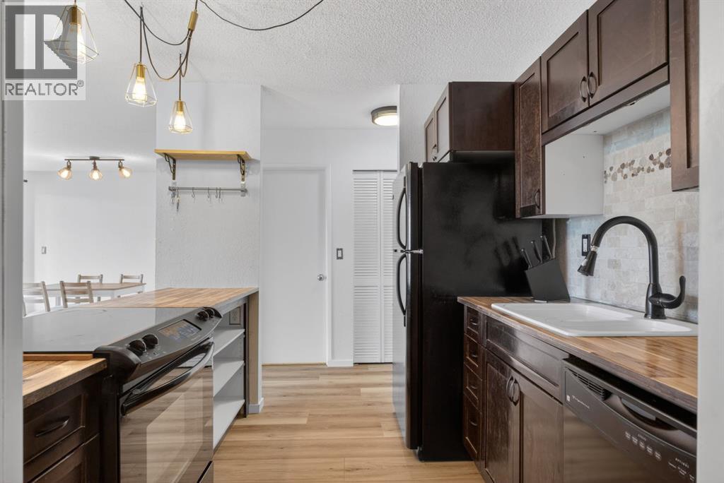 Apartment for Sale in 208, 2130 17 Street SW|Calgary, Alberta T2T4M5 3