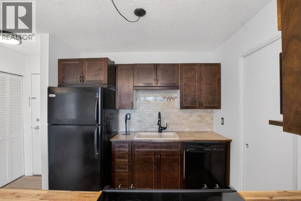 Apartment for Sale in 208, 2130 17 Street SW|Calgary, Alberta T2T4M5 4