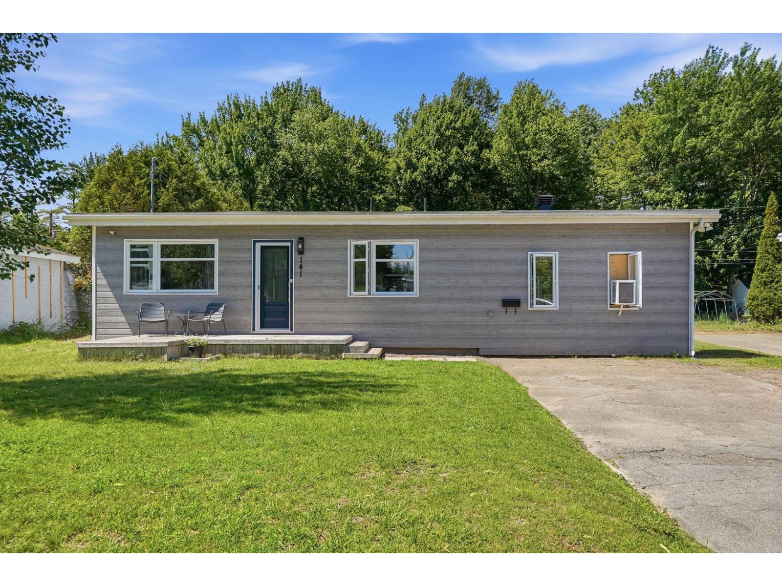 141 Boul. Richelieu, Lachute, Quebec J8H2S3