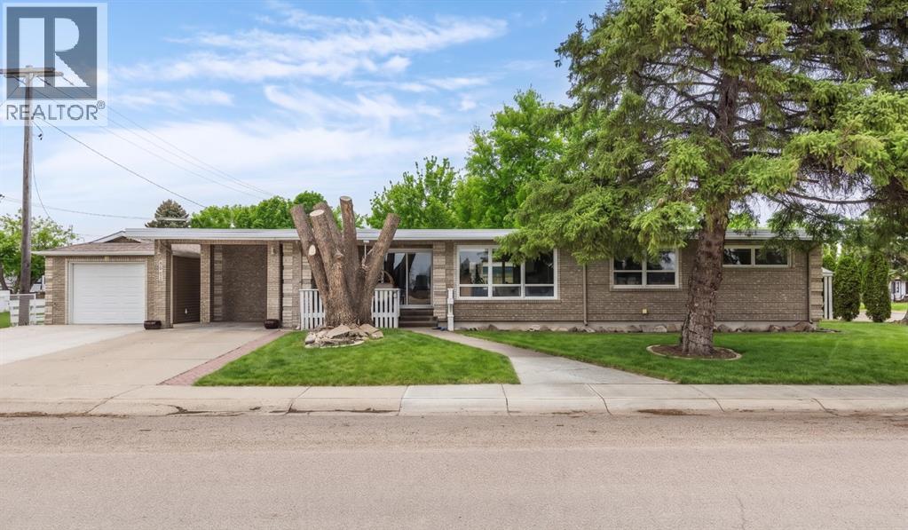 890 Hargrave Way NW, Medicine Hat, Alberta T1A6Y9