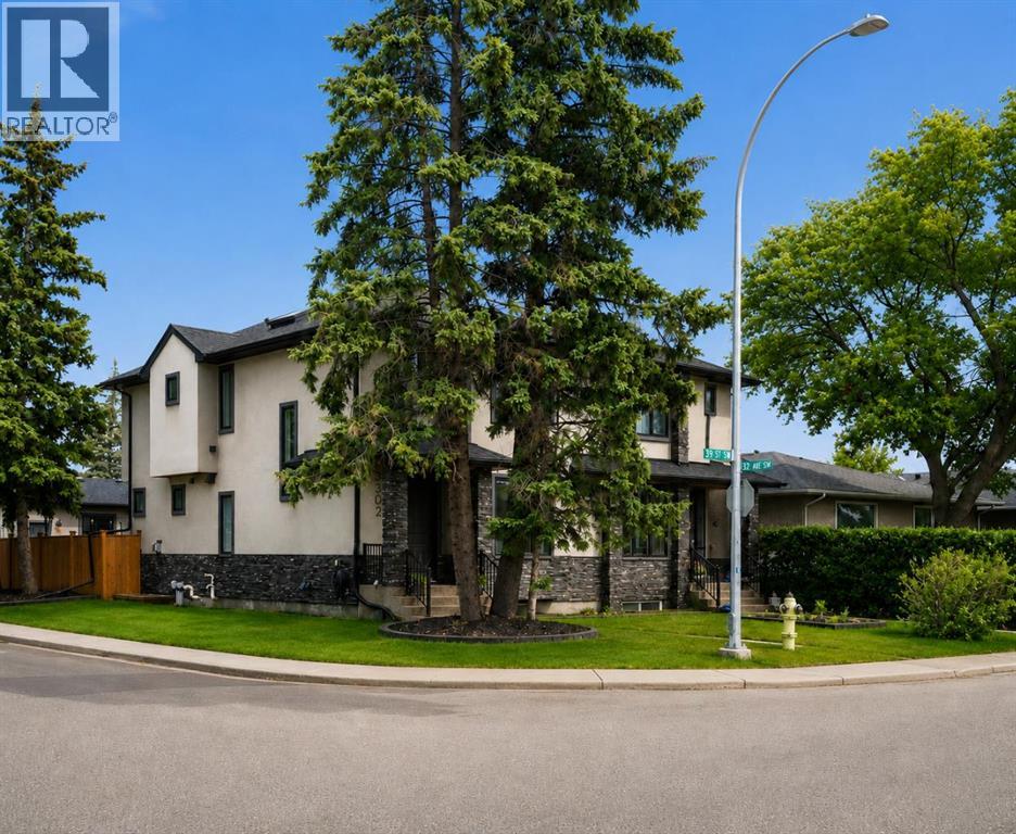 Duplex for Sale in 3302 39 Street SW|Calgary, Alberta T3E3J2 3