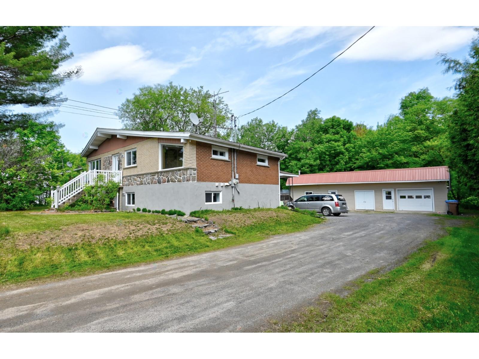 841-843 Ch. de la Ligne-Frédéric, Saint-Félix-de-Valois, Quebec J0K2M0