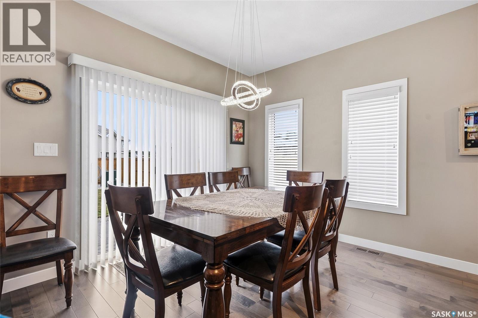 Saskatoon Kensington 3卧3卫独栋美宅,拎包入住 - 11
