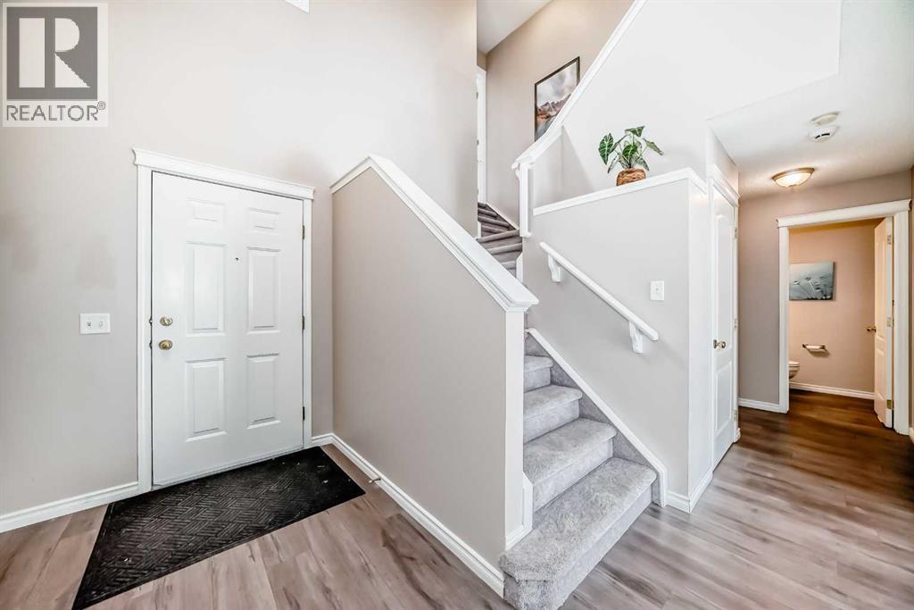 House for Sale in 9 Somerside Crescent SW|Calgary, Alberta T2Y4G8 3