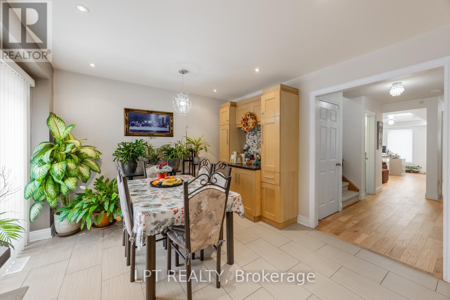 Row / Townhouse for Sale in 3040 BENTLEY DRIVE|Mississauga (Churchill Meadows), Ontario L5M6W2 2