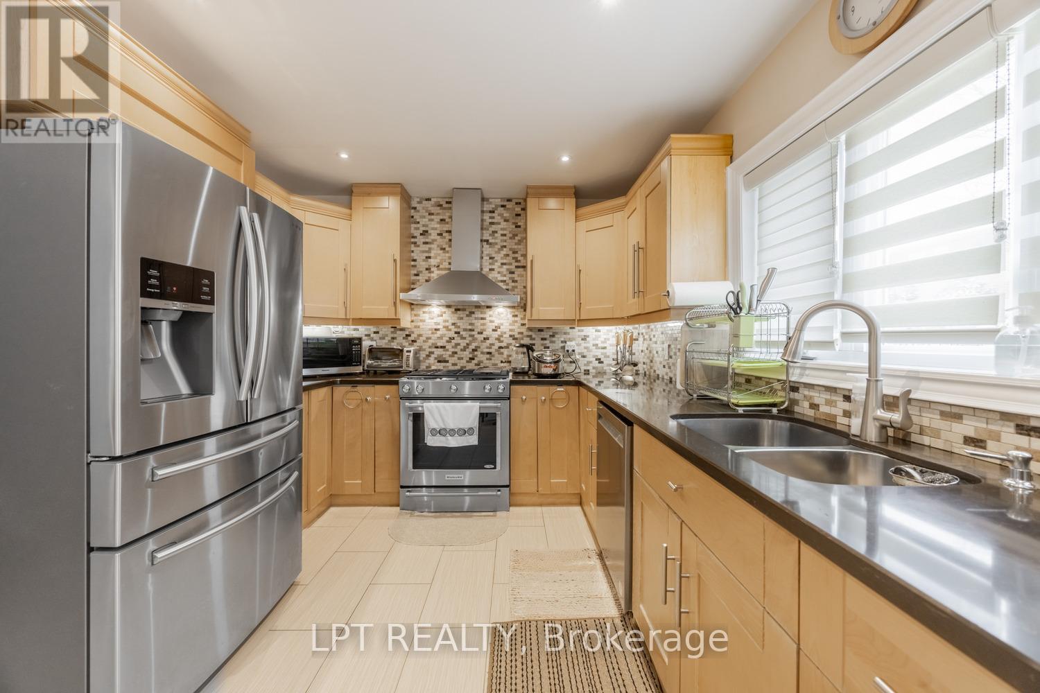Row / Townhouse for Sale in 3040 BENTLEY DRIVE|Mississauga (Churchill Meadows), Ontario L5M6W2 5