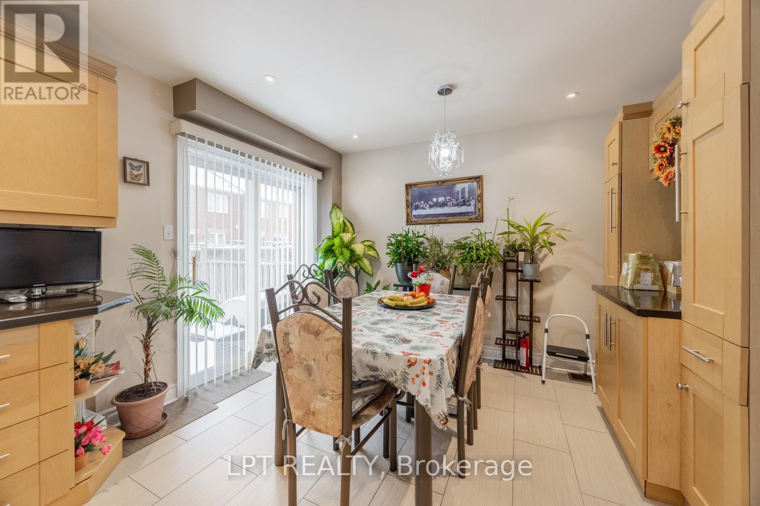 Row / Townhouse for Sale in 3040 BENTLEY DRIVE|Mississauga (Churchill Meadows), Ontario L5M6W2 3