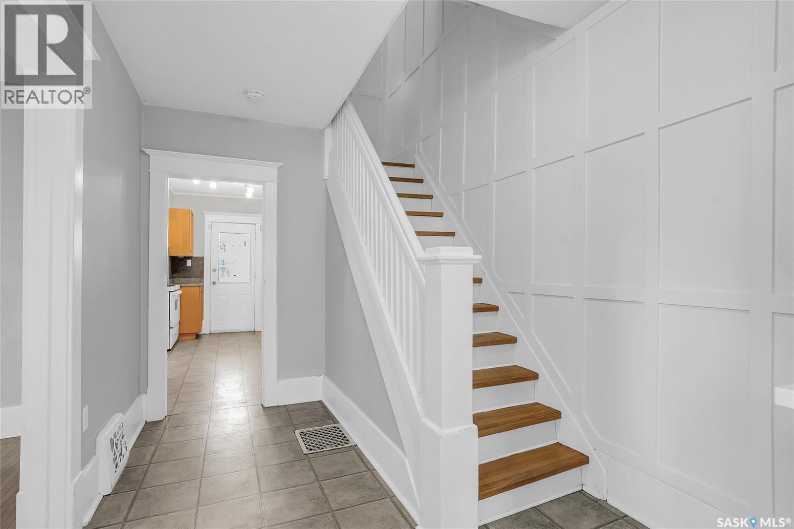 Saskatoon Buena Vista 经典独栋别墅|3卧1卫|百年风韵与现代舒适兼具 - 15