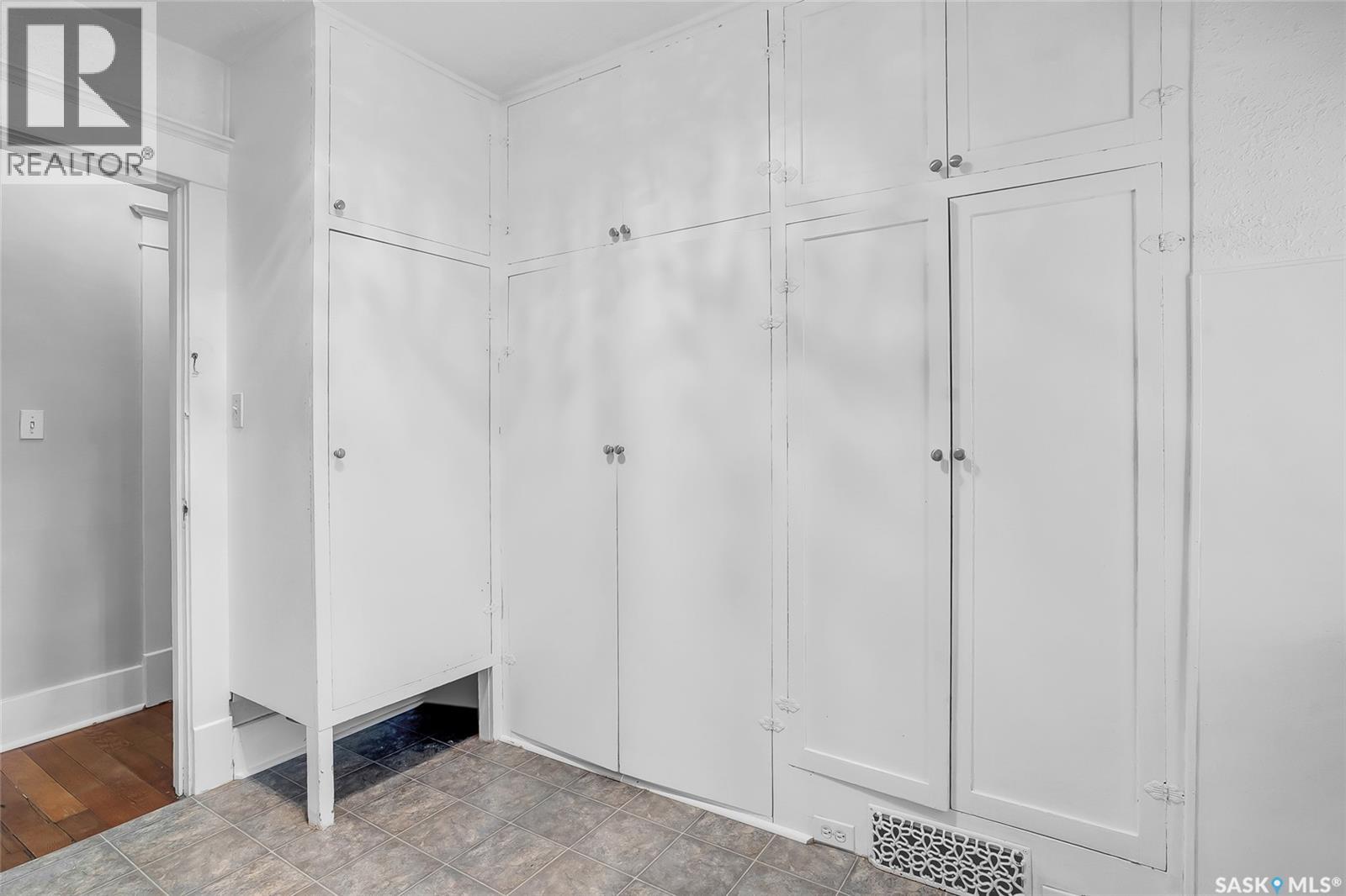 Saskatoon Buena Vista 经典独栋别墅|3卧1卫|百年风韵与现代舒适兼具 - 19