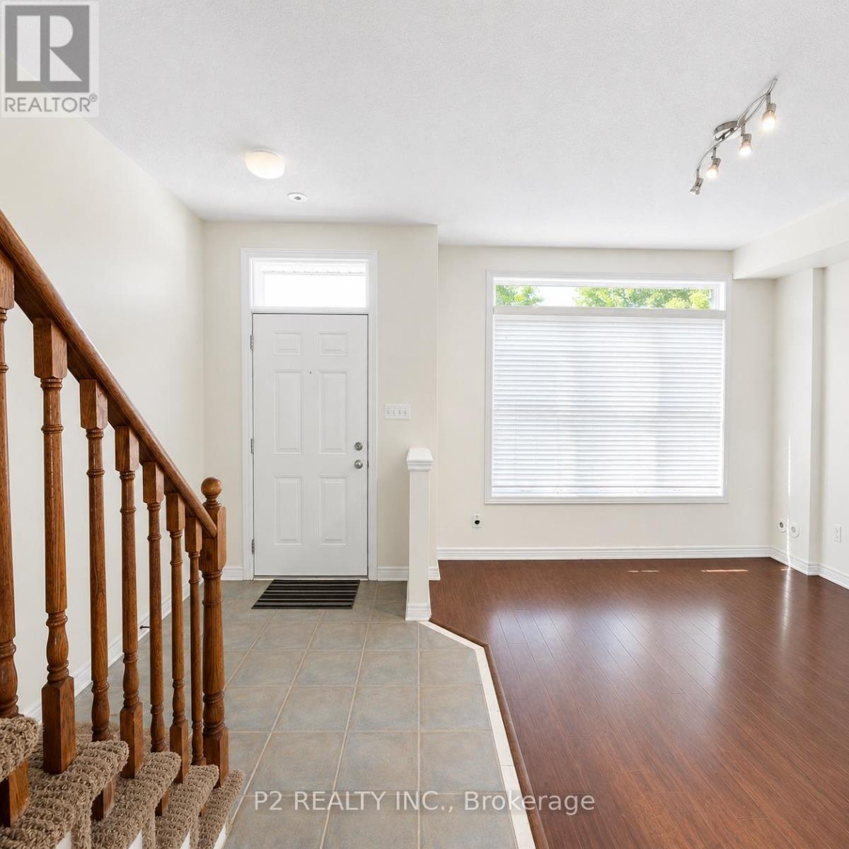 Row / Townhouse for Sale in 7 - 3062 LAKE SHORE BOULEVARD W|Toronto (New Toronto), Ontario M8V4C9 2