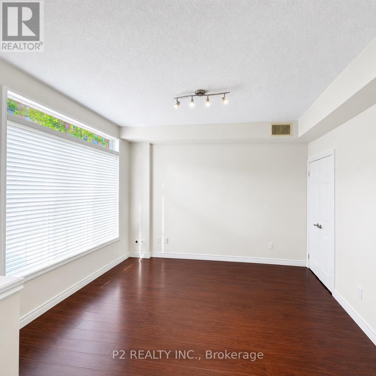Row / Townhouse for Sale in 7 - 3062 LAKE SHORE BOULEVARD W|Toronto (New Toronto), Ontario M8V4C9 3