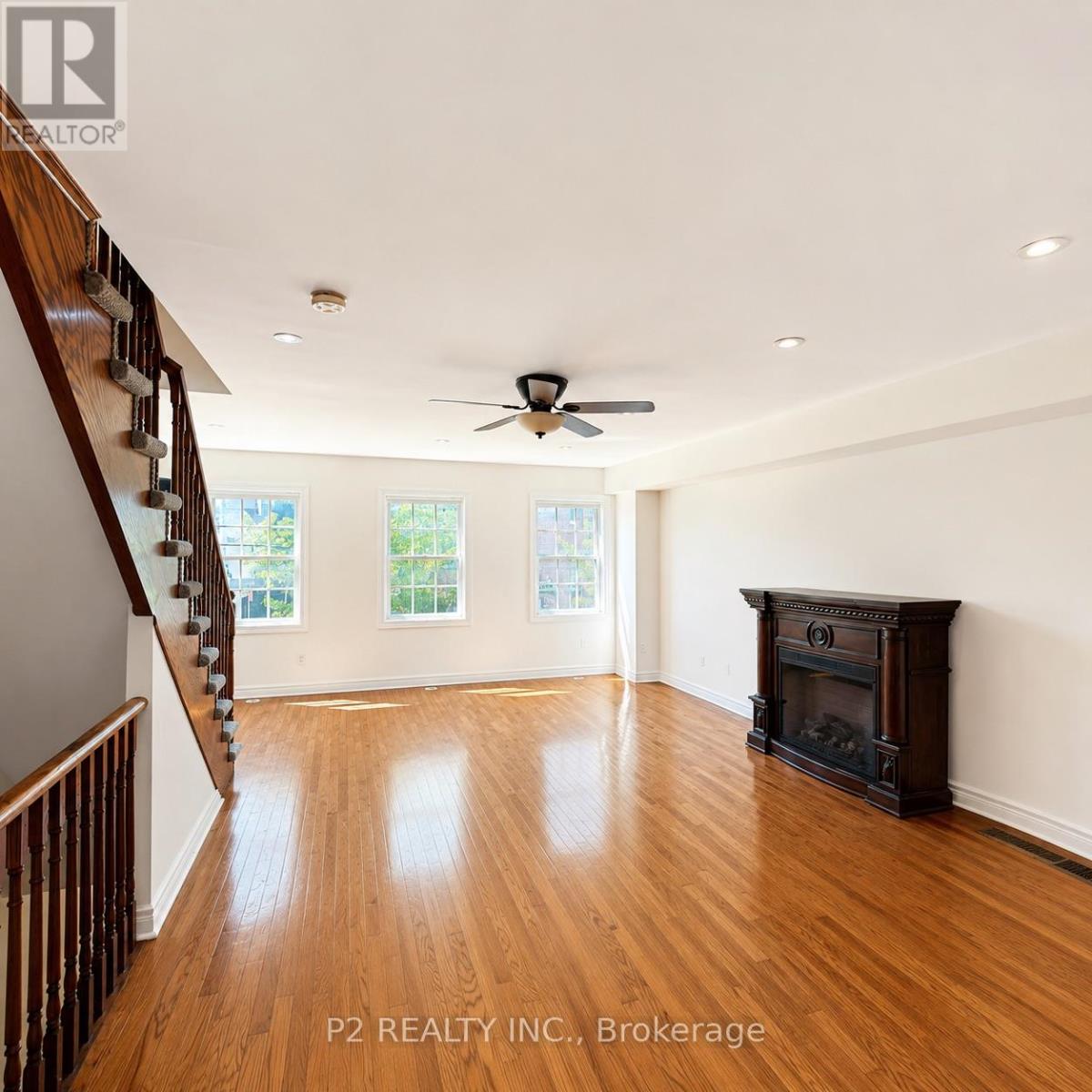 Row / Townhouse for Sale in 7 - 3062 LAKE SHORE BOULEVARD W|Toronto (New Toronto), Ontario M8V4C9 4