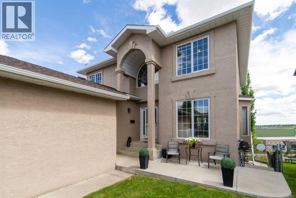 House for Sale in 360 Hidden Ranch Circle NW|Calgary, Alberta T3A5R3 2