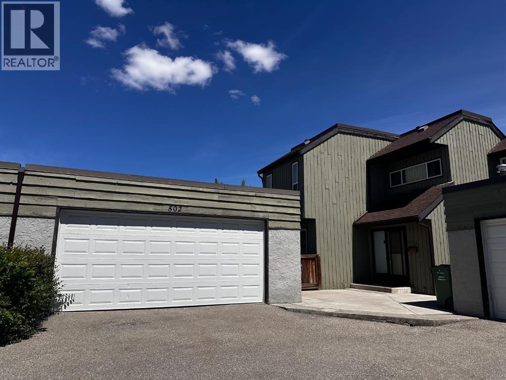 Row / Townhouse for Sale in 502, 5660 23 Avenue NE|Calgary, Alberta T1Y4R3