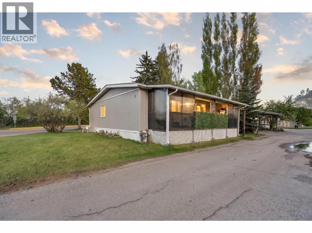 Mobile Home for Sale in 1, 3223 83 Street|Calgary, Alberta T3B5M7 2