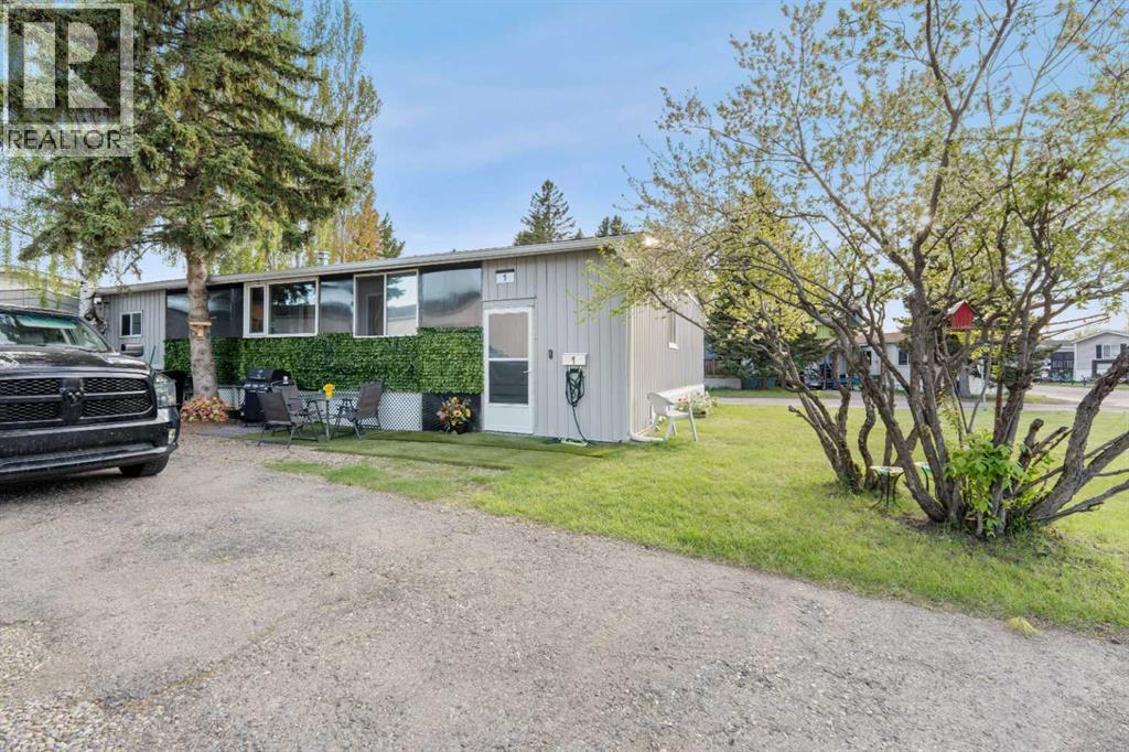 Mobile Home for Sale in 1, 3223 83 Street|Calgary, Alberta T3B5M7 4
