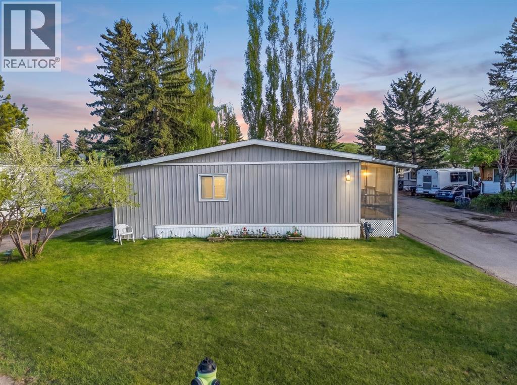 Mobile Home for Sale in 1, 3223 83 Street|Calgary, Alberta T3B5M7