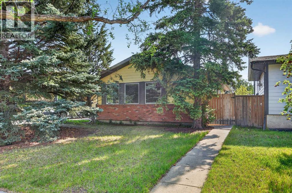 House for Sale in 10540 Oakfield Drive SW|Calgary, Alberta T2W2A9