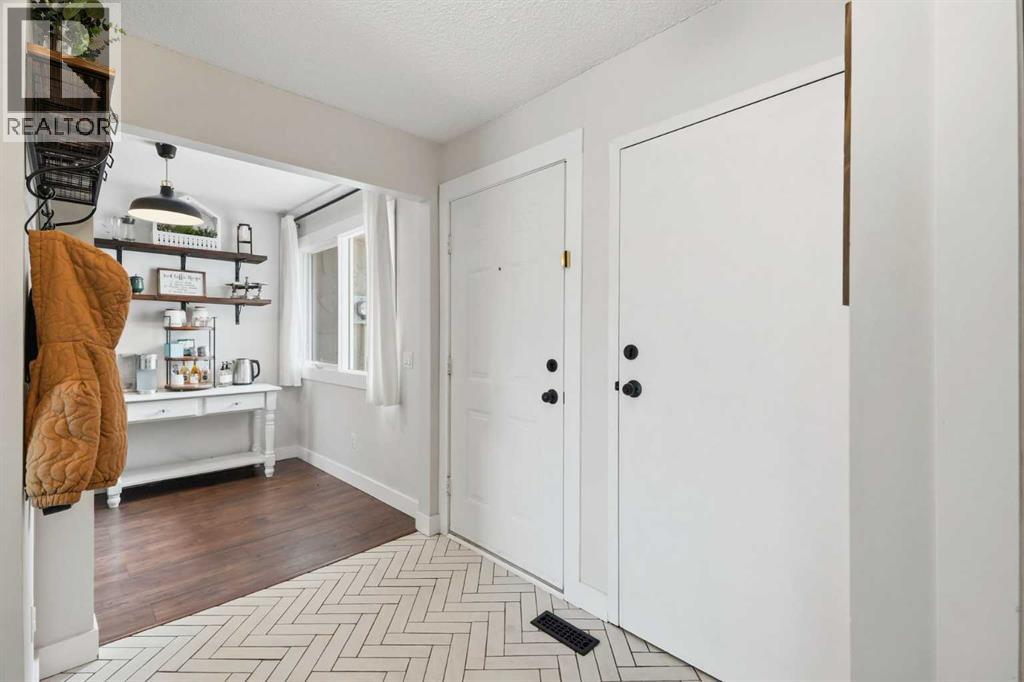 Row / Townhouse for Sale in 25, 228 Theodore Place NW|Calgary, Alberta T2K5S1 3