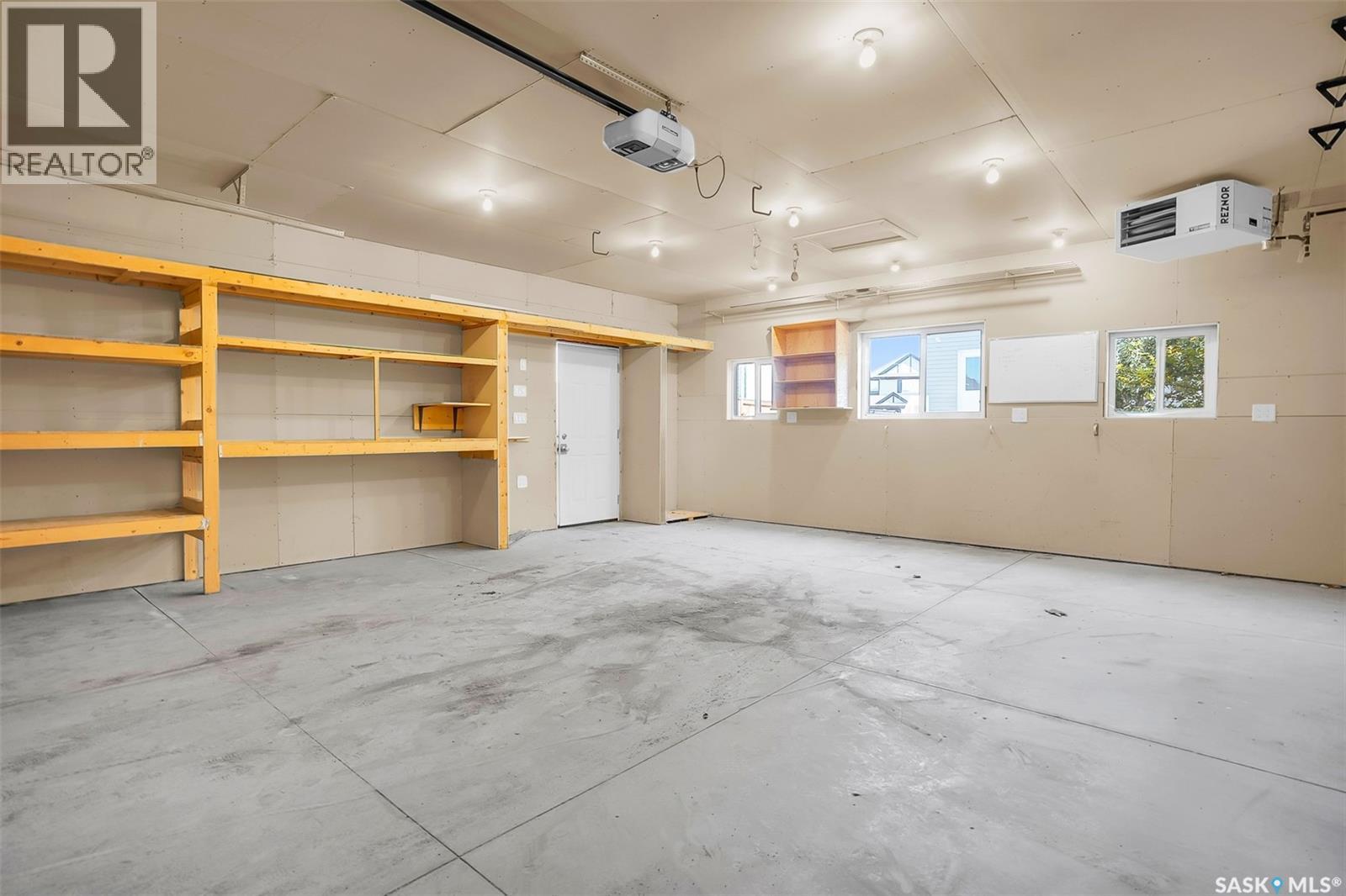 萨斯卡通 Hampton Village 4卧4卫独立屋,全装修地下室带加热双车库 - 36