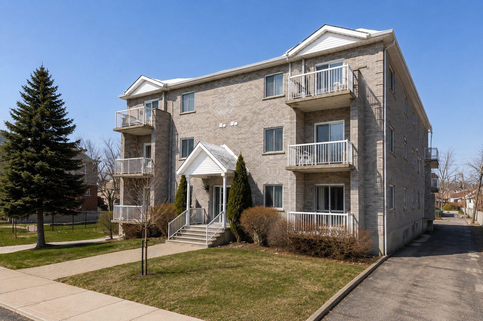 1952 Rue St-Georges (Lemoyne), #205, Longueuil (Le Vieux-Longueuil), Quebec J4P3J5