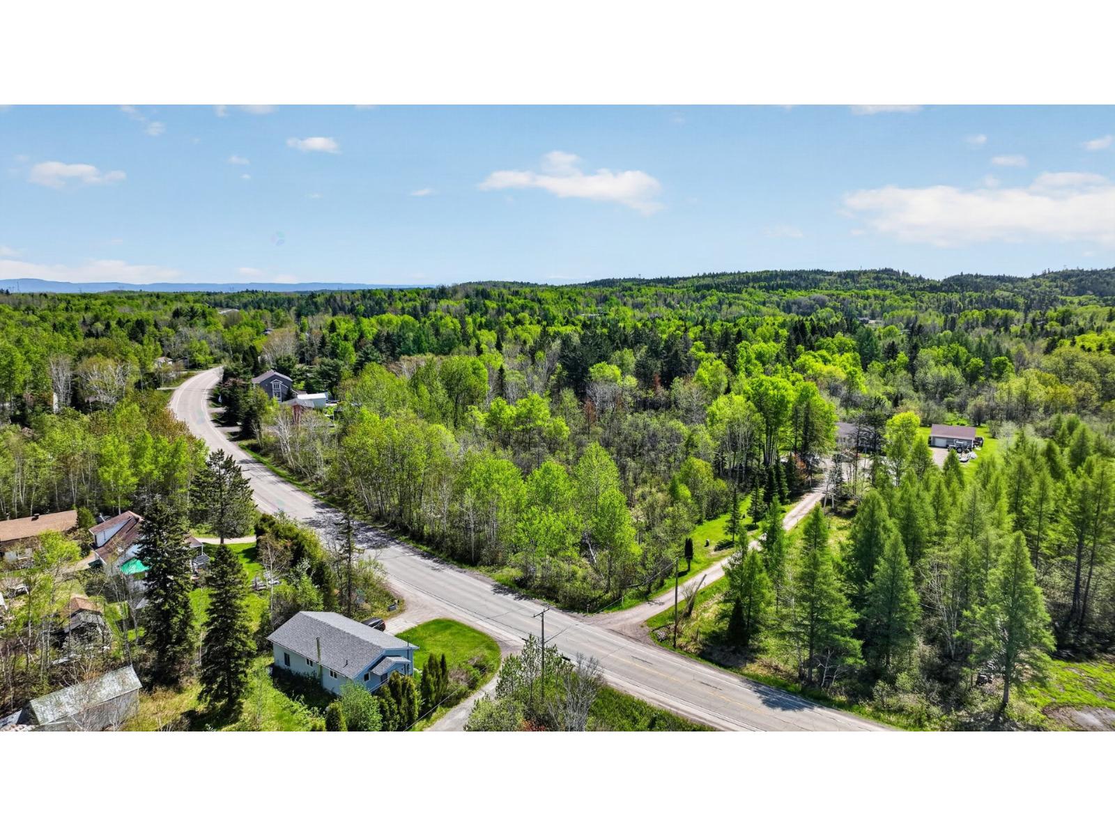 Ch. du Quai, Saguenay (Lac-Kénogami), Quebec G7X7V6
