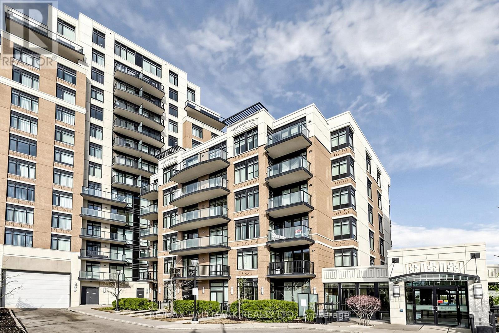 203 - 151 UPPER DUKE CRESCENT