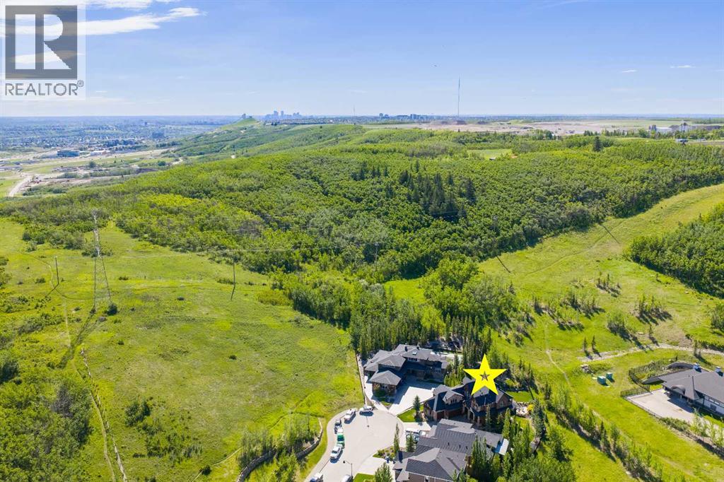 House for Sale in 250 CRESTRIDGE Place SW|Calgary, Alberta T3B5Z2 2
