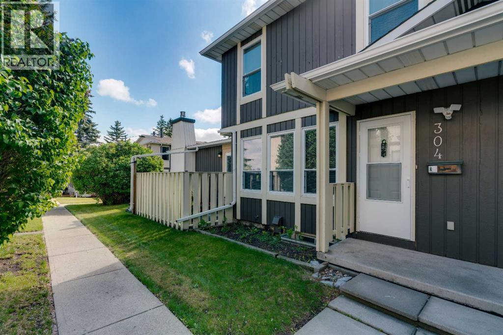 Row / Townhouse for Sale in 304, 544 Blackthorn Road NE|Calgary, Alberta T2K5J5